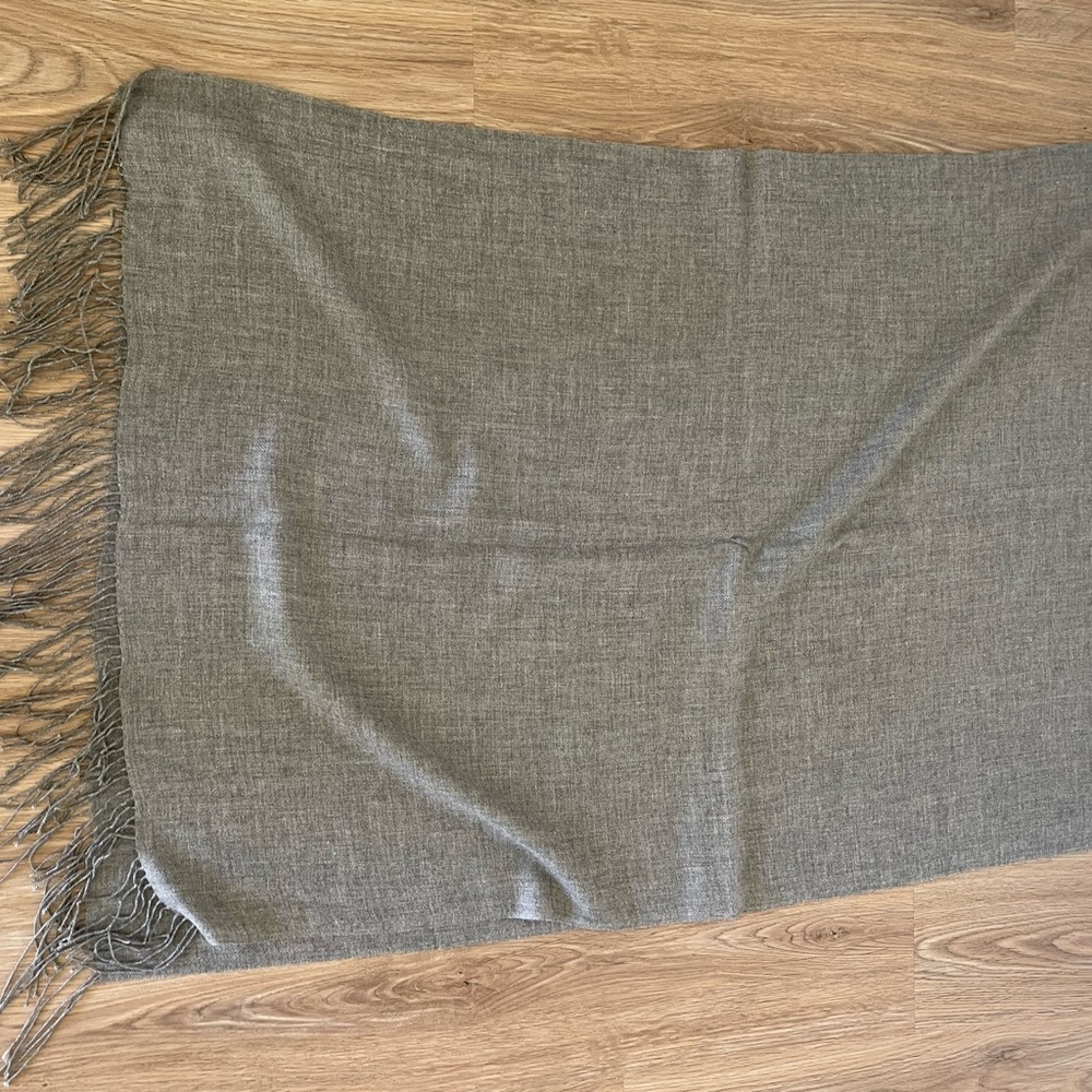 Nordstrom Gray 100% Cashmere Scarf - Picture 2 of 6